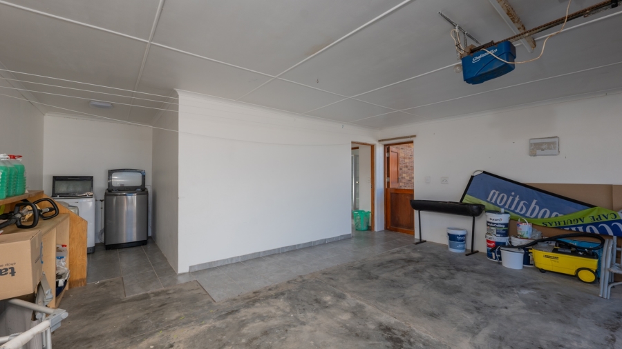 7 Bedroom Property for Sale in Struisbaai Western Cape